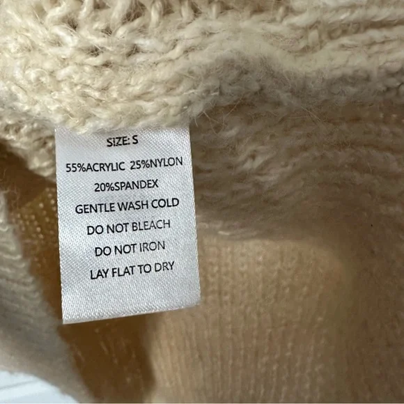 Women's Cream Cable Knit Sweater Vest - Picture 3 of 4